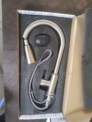 Luxury 360° Rotation Pullout Hot and Cold Kitchen Faucet