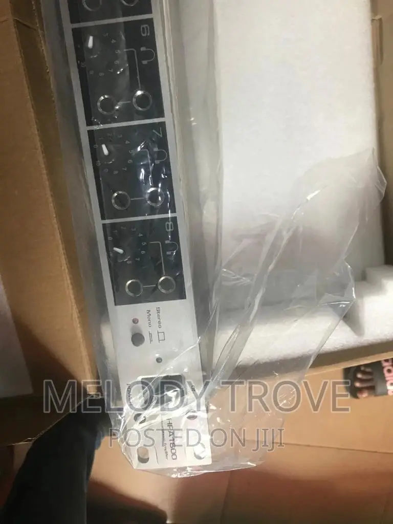 Behringer Hpa1600 Headphone Amplifier (8channel)