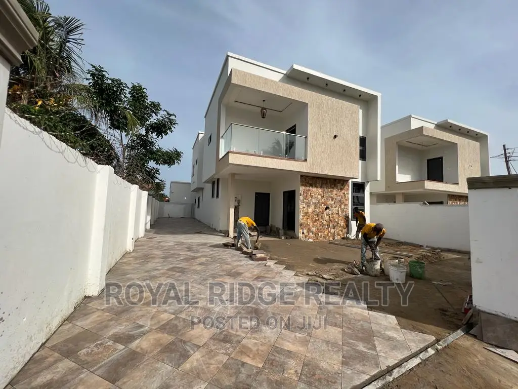 4bdrm Townhouse/Terrace in Spintex, Accra Metropolitan for sale