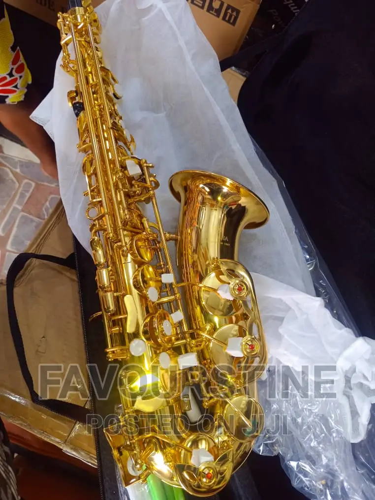 Brand New Quality Yamaha Alto Saxophone- Gold 1pcs Reed