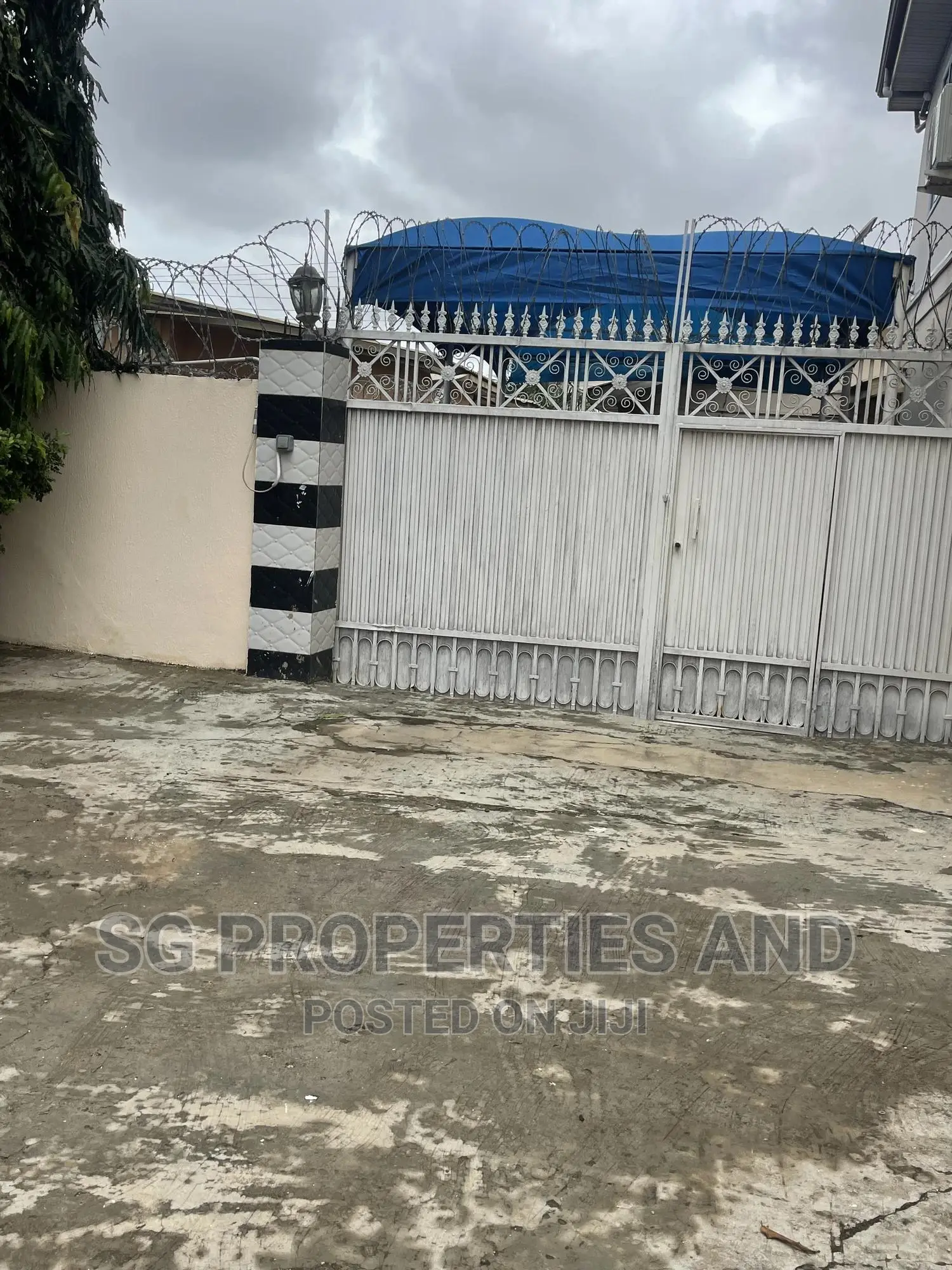 2bdrm House in Batsonaa, Spintex for rent