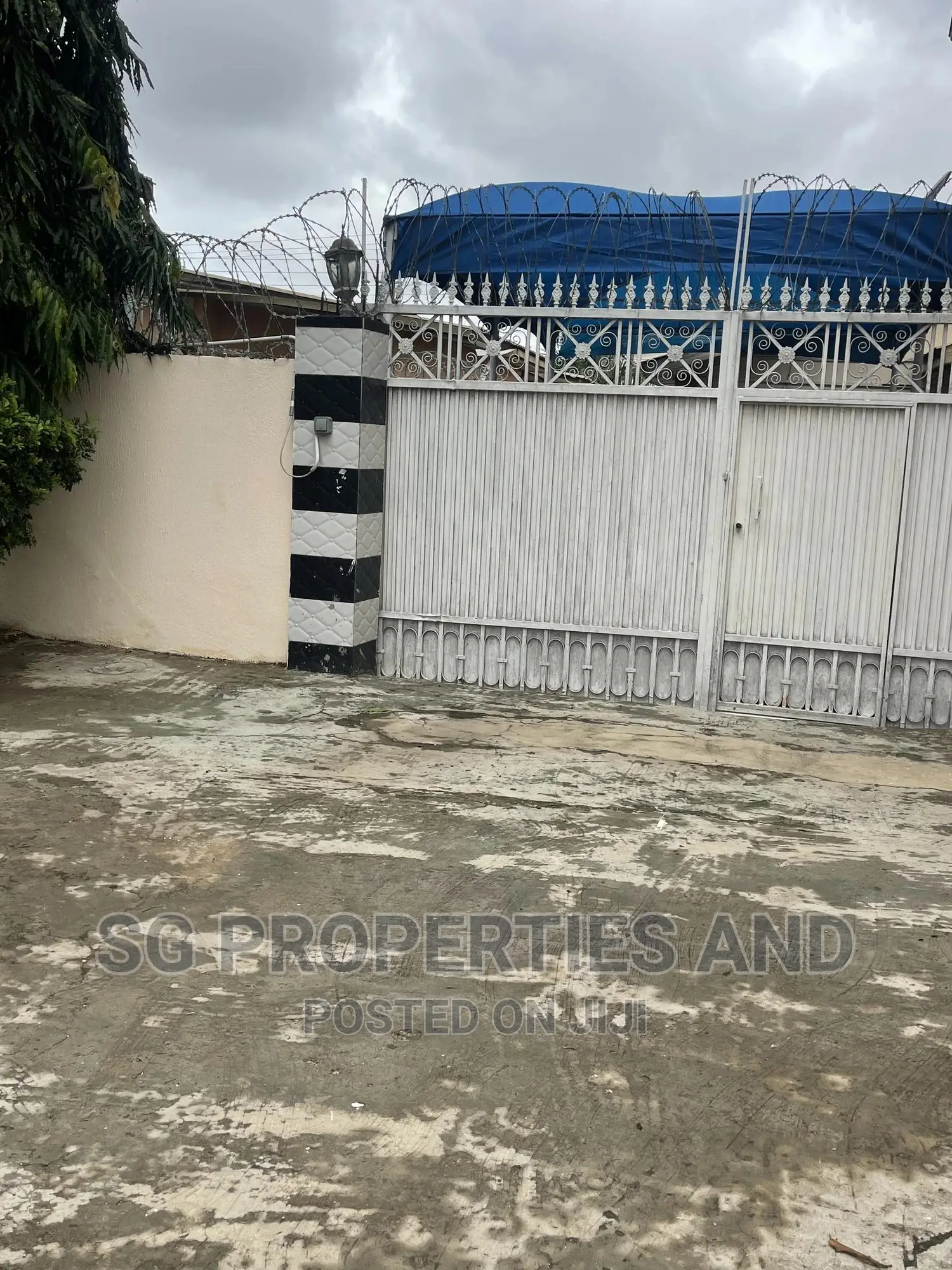 2bdrm House in Batsonaa, Spintex for rent