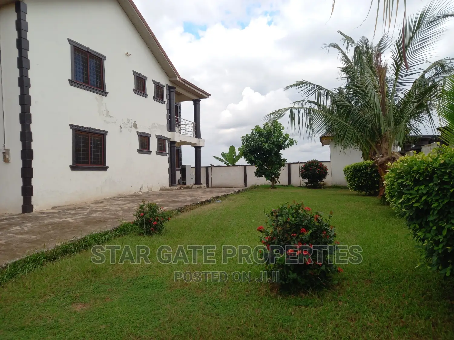 8bdrm House in Star Gate Properties, Kumasi Metropolitan for sale