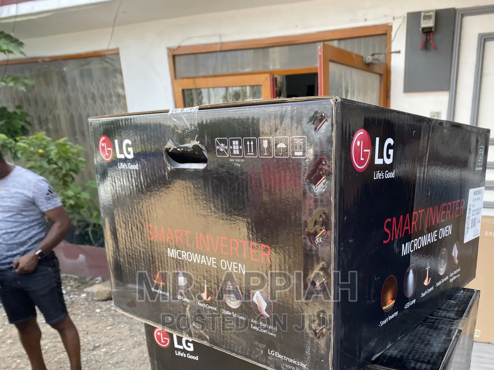 Effective LG MH6535GISW Microwave Oven(Built-In)