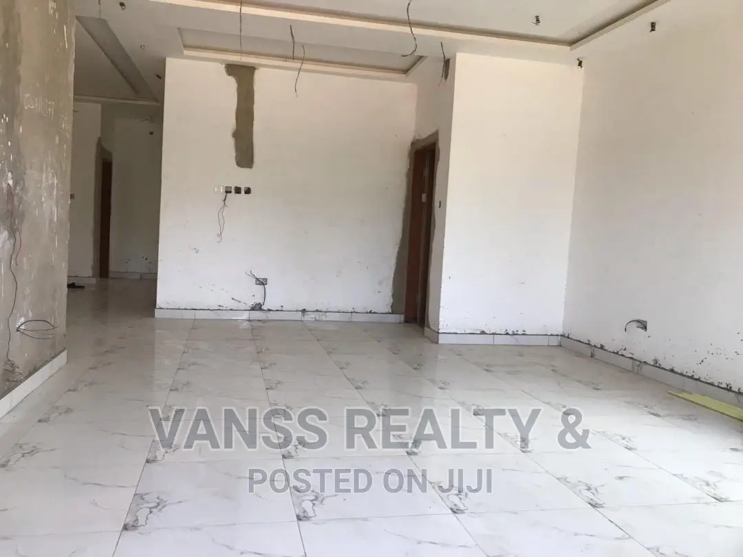 4bdrm Duplex in East Legon for sale