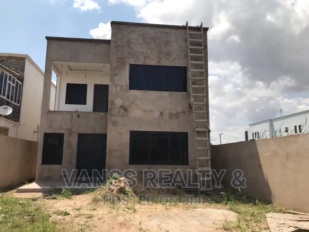 4bdrm Duplex in East Legon for sale