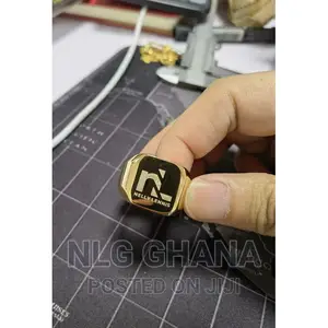 NELLY LENNIS Square Biker Signet Ring - Gold