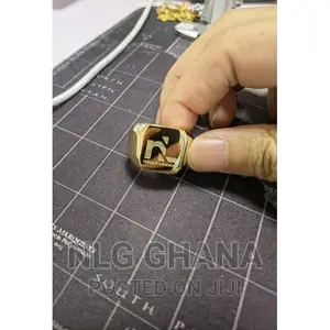 NELLY LENNIS Square Biker Signet Ring - Gold