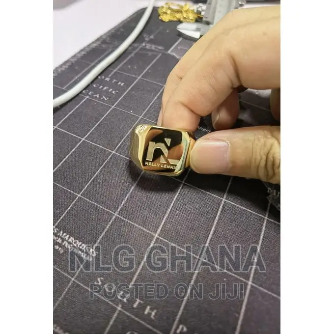 NELLY LENNIS Square Biker Signet Ring - Gold