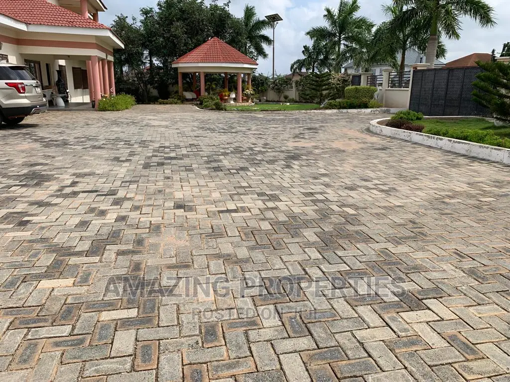 5bdrm House in Airport Residential Area for sale