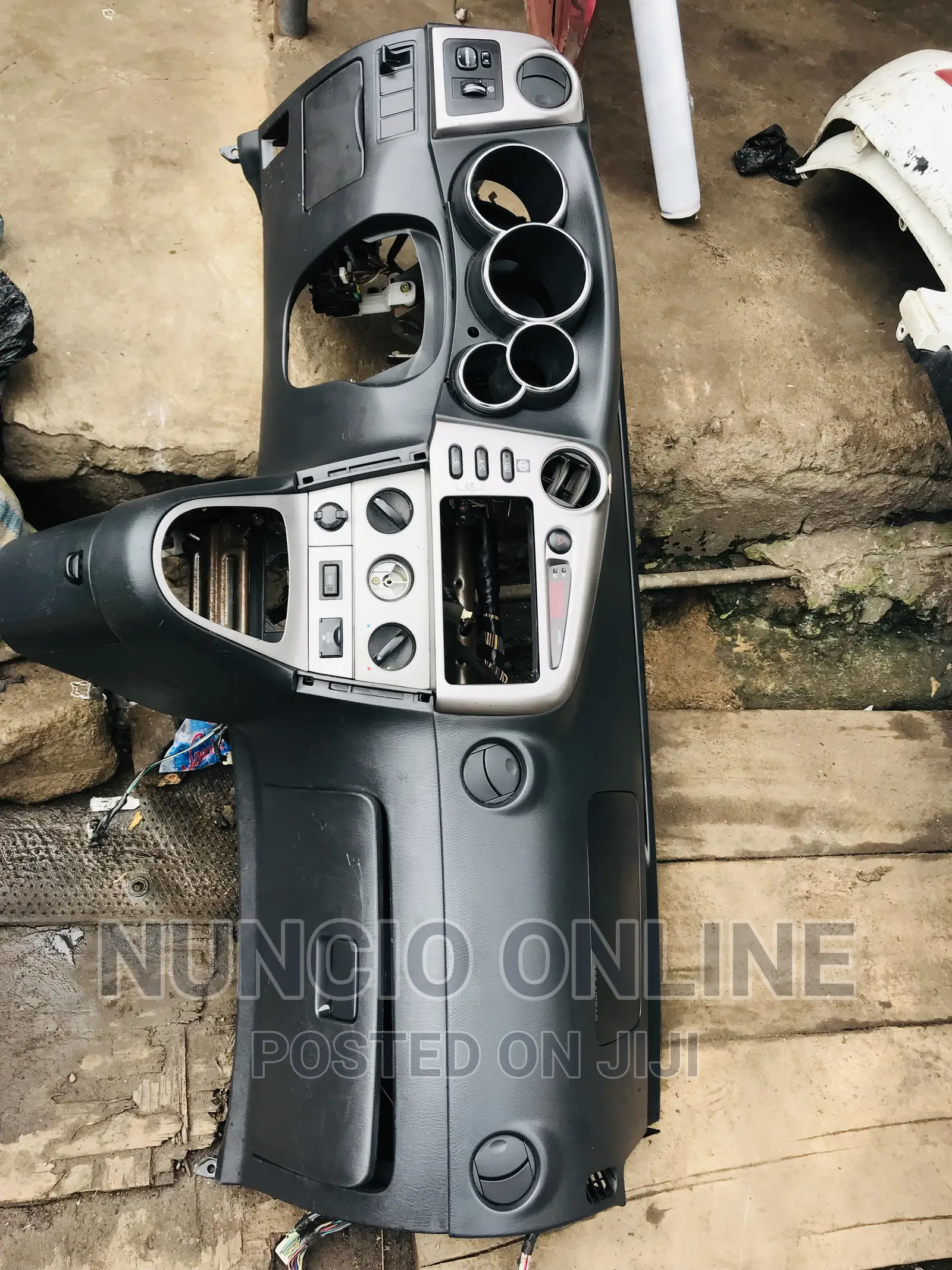 Toyota Matrix 2005 Dashboard in Abossey Okai - Vehicle Parts ...