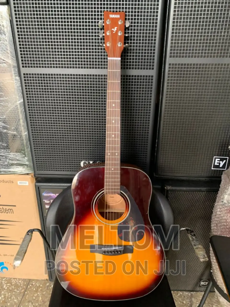 Yamaha Acoustic Guitar (6 Strings)