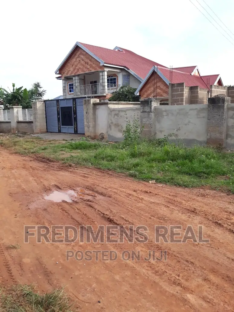 7bdrm House in Fredimens Real, Ejisu-Juaben Municipal for sale