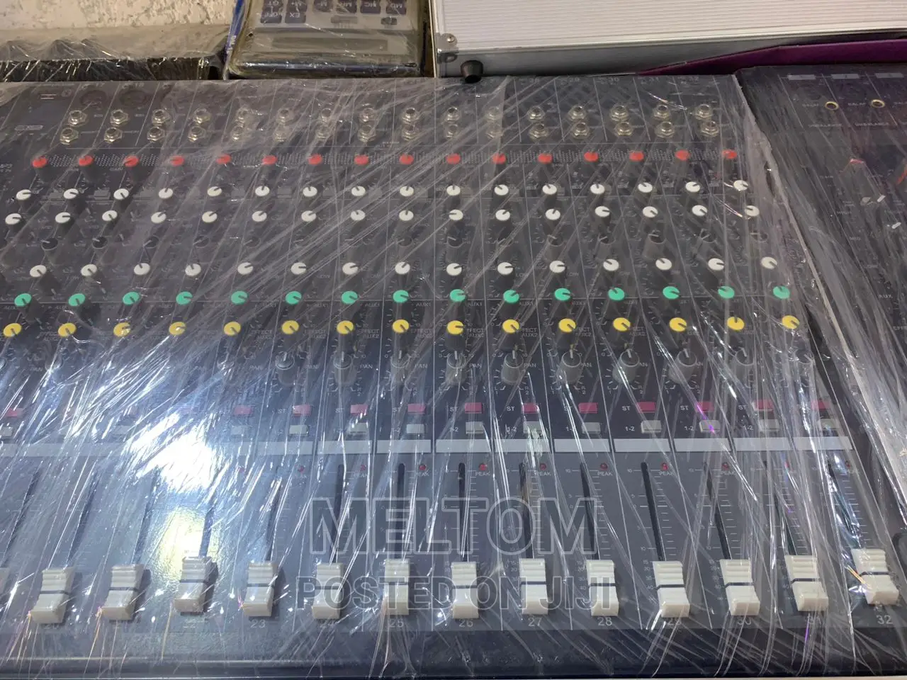 Yamaha SMX-3200 32channels Professional Mixer (Standard)