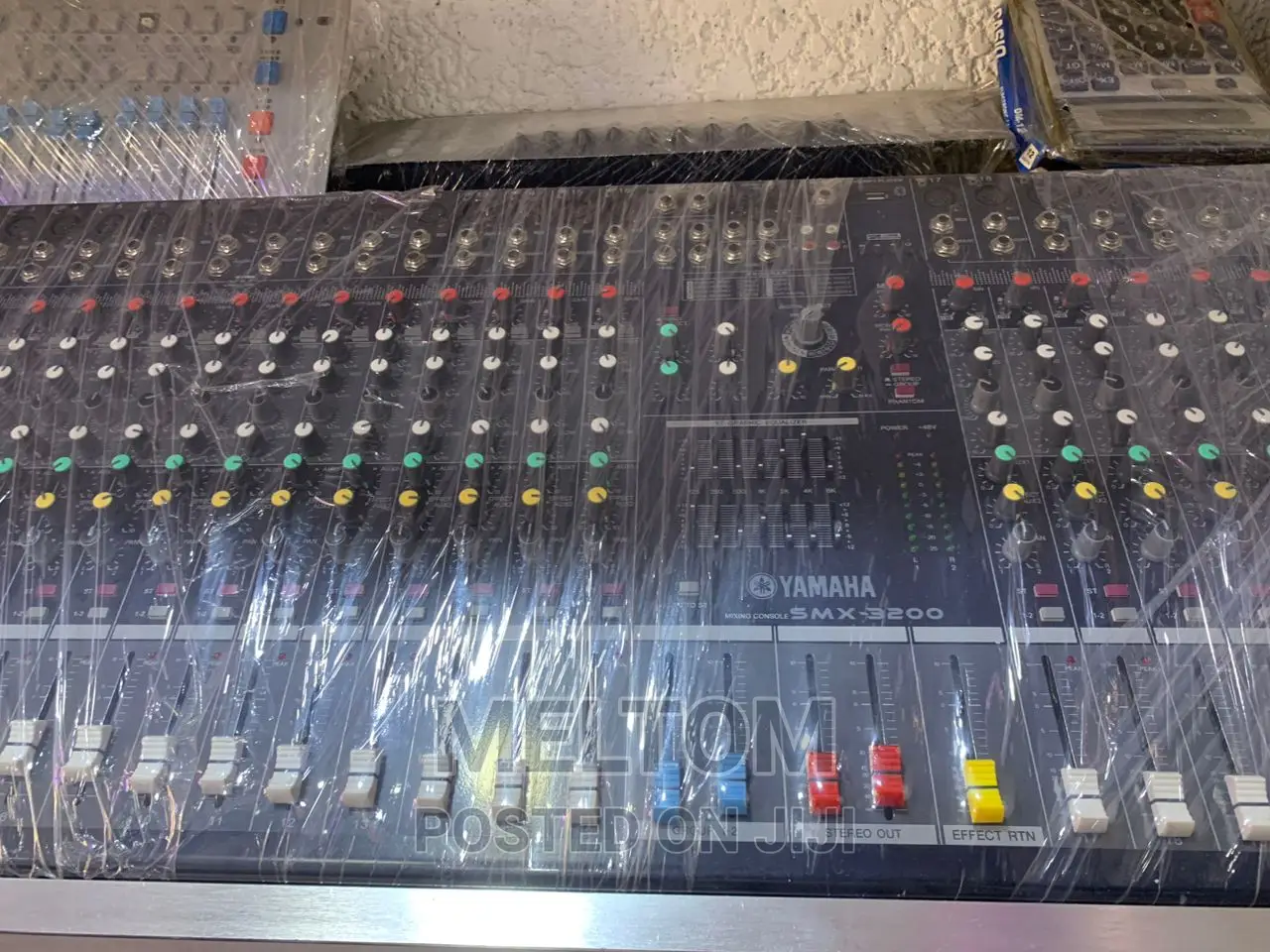 Yamaha SMX-3200 32channels Professional Mixer (Standard)