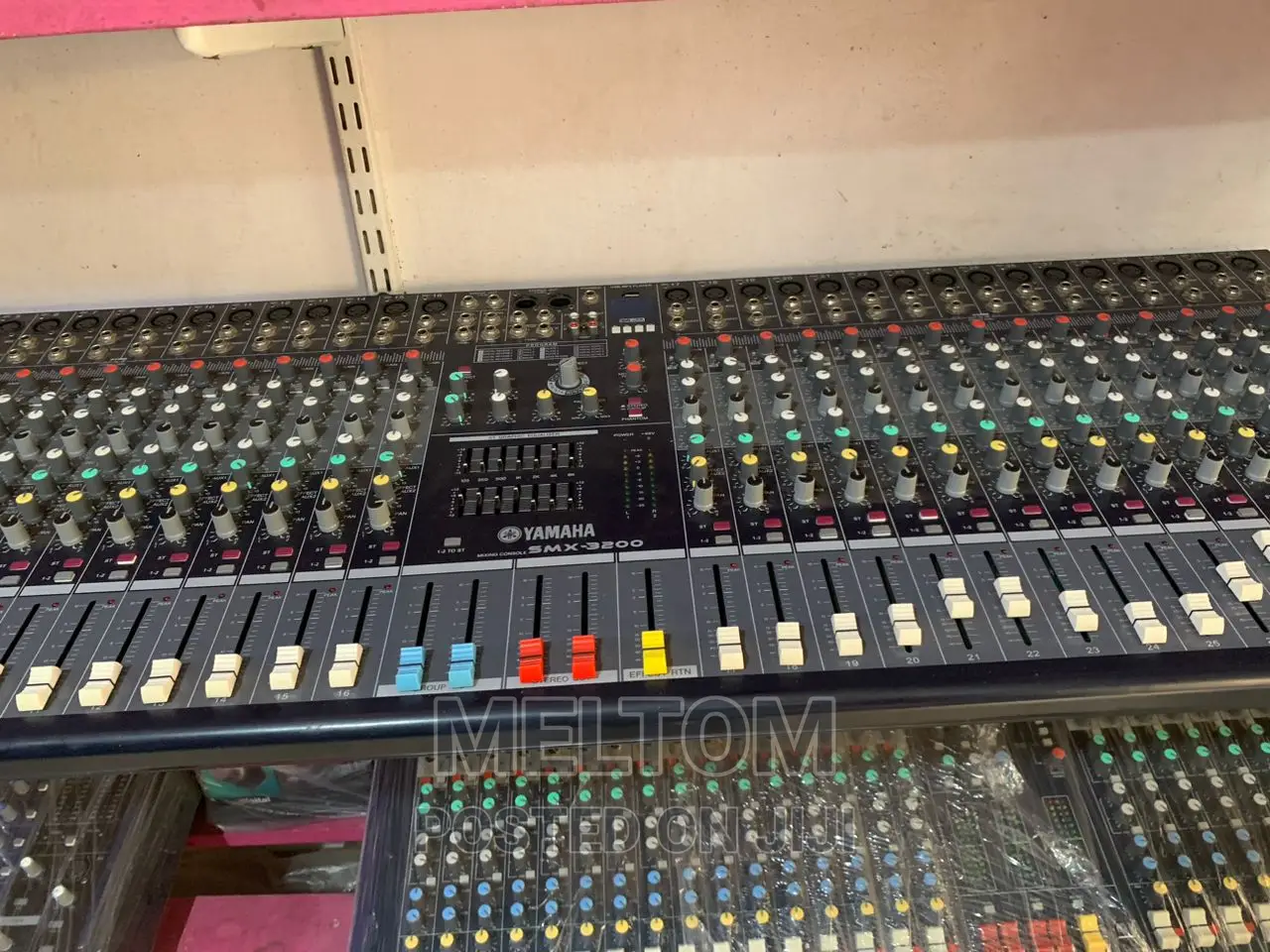 Yamaha SMX-3200 32channels Professional Mixer (Standard)