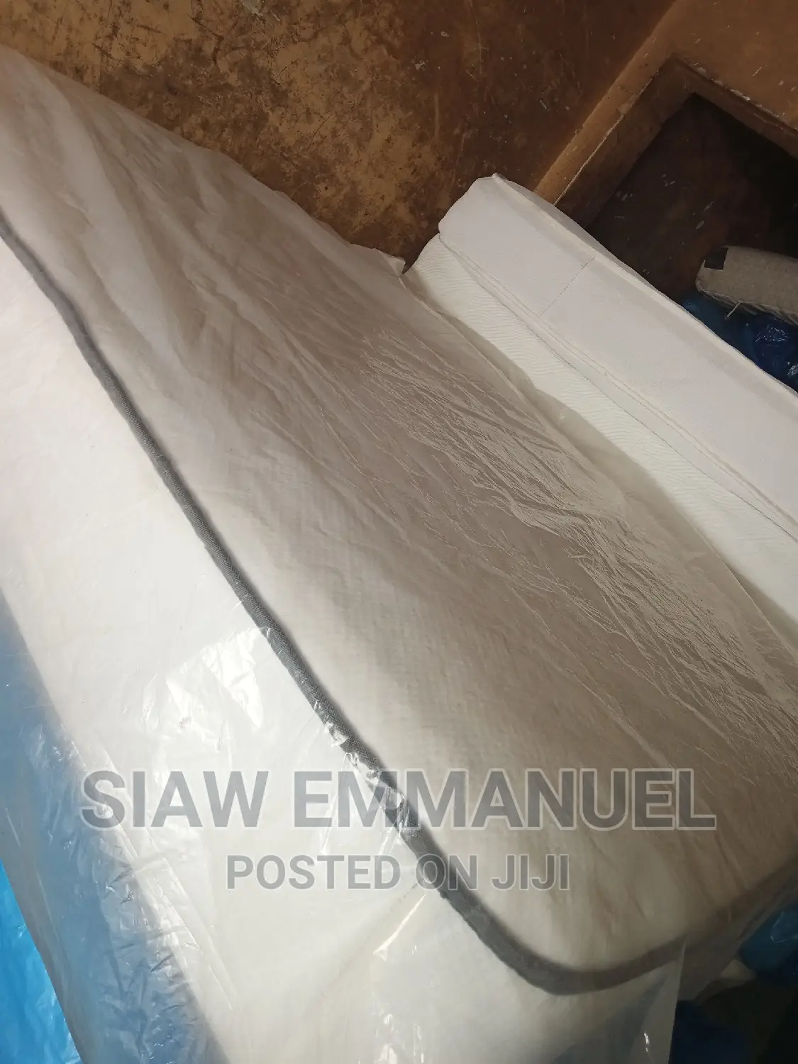 72/80 Queen's Mattresses Going for Low Prices