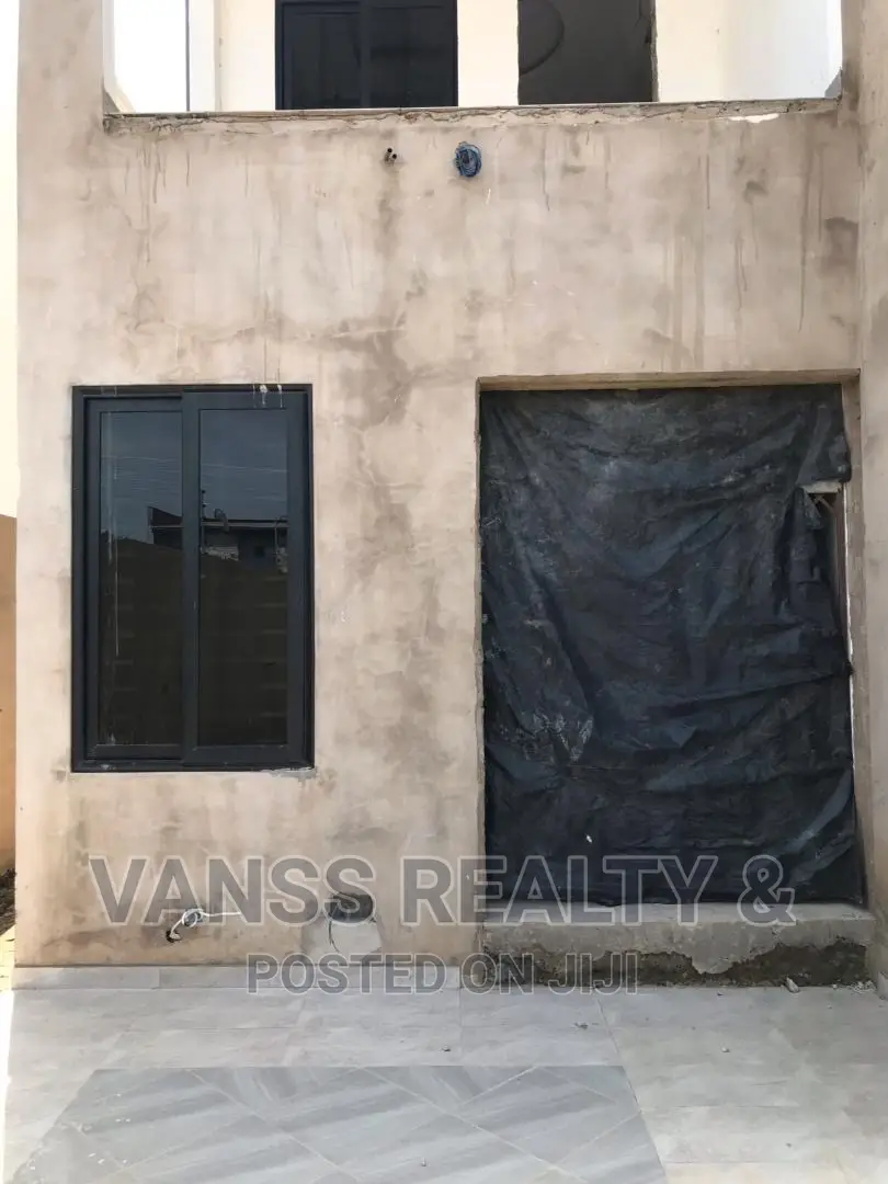 4bdrm Duplex in East Legon for sale