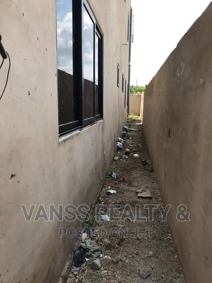 4bdrm Duplex in East Legon for sale