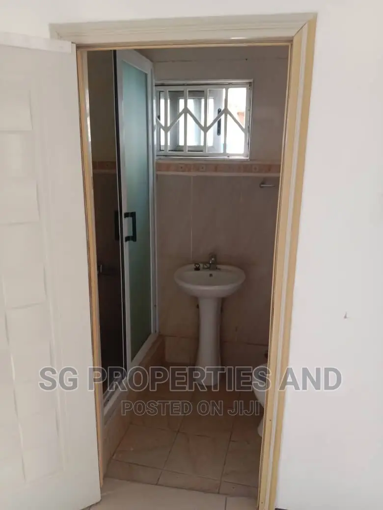 3bdrm House in Sakumono, Spintex for rent