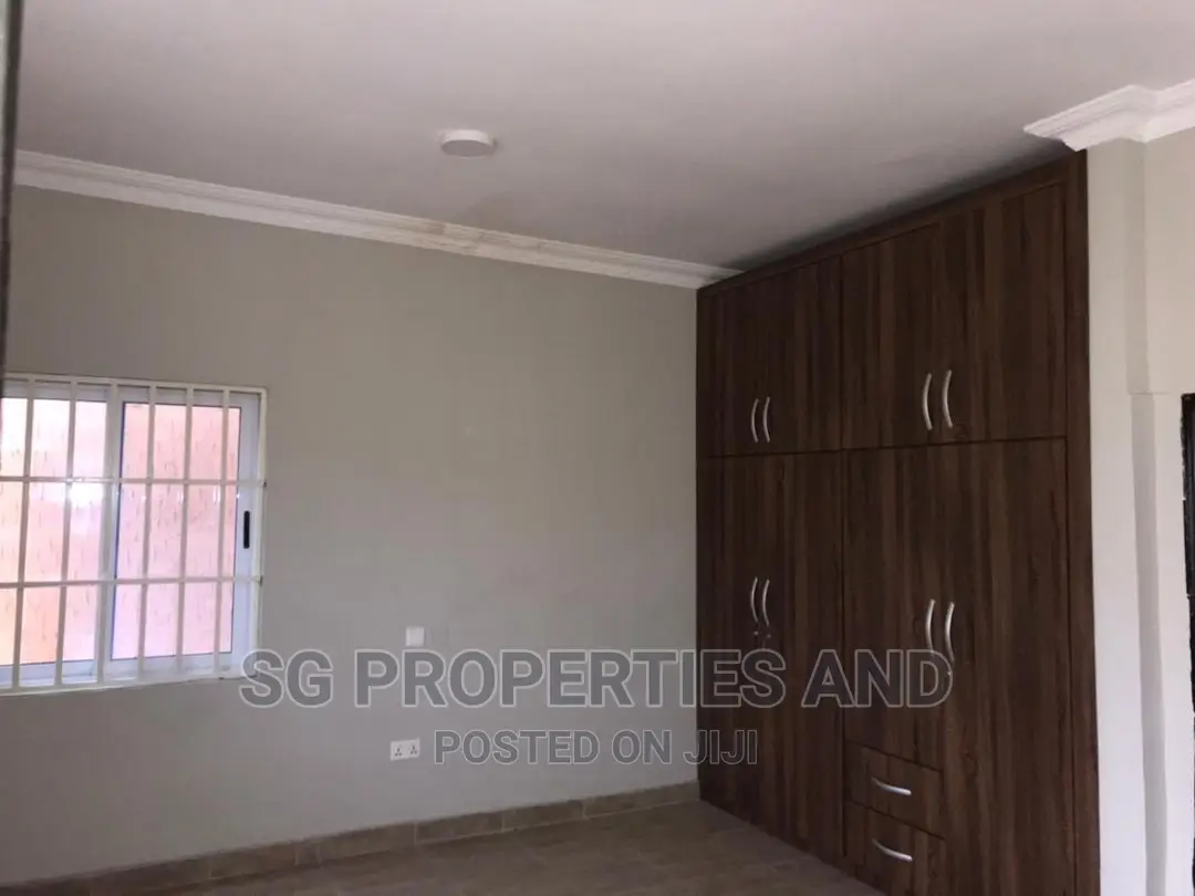 3bdrm House in Sakumono, Spintex for rent