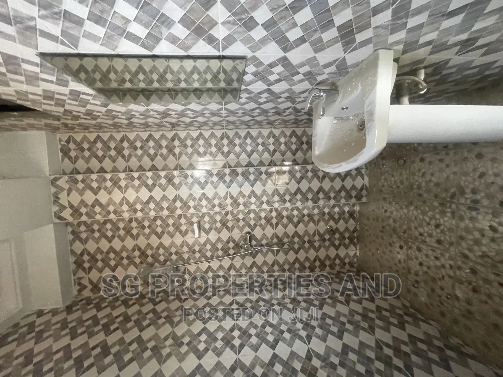1bdrm Apartment in Sakumono, Spintex for rent
