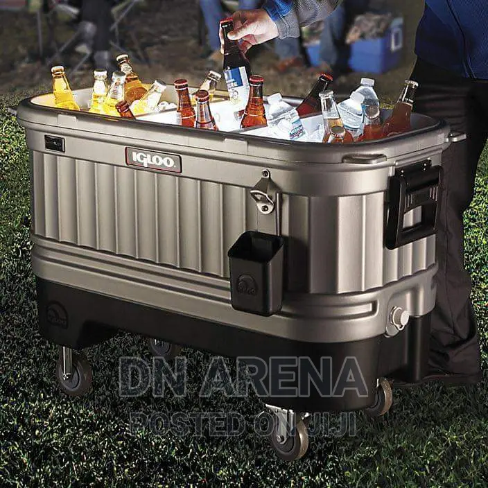 125 Quart Igloo Party Bar With Light and Wheel