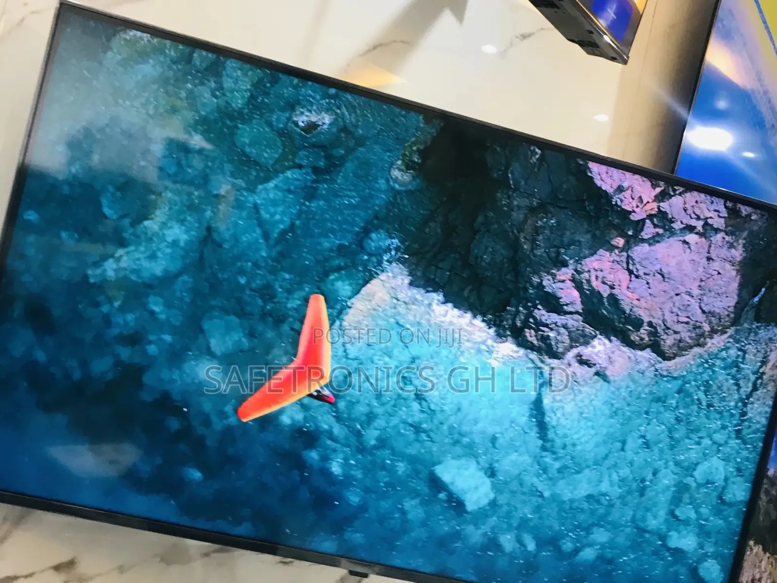 Glossy LED Samsung UHD Crystal Smart BU80 65 Inches 
