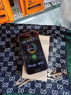 New Samsung Galaxy S5 16 GB Black