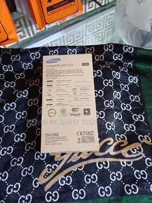 New Samsung Galaxy S5 16 GB Black
