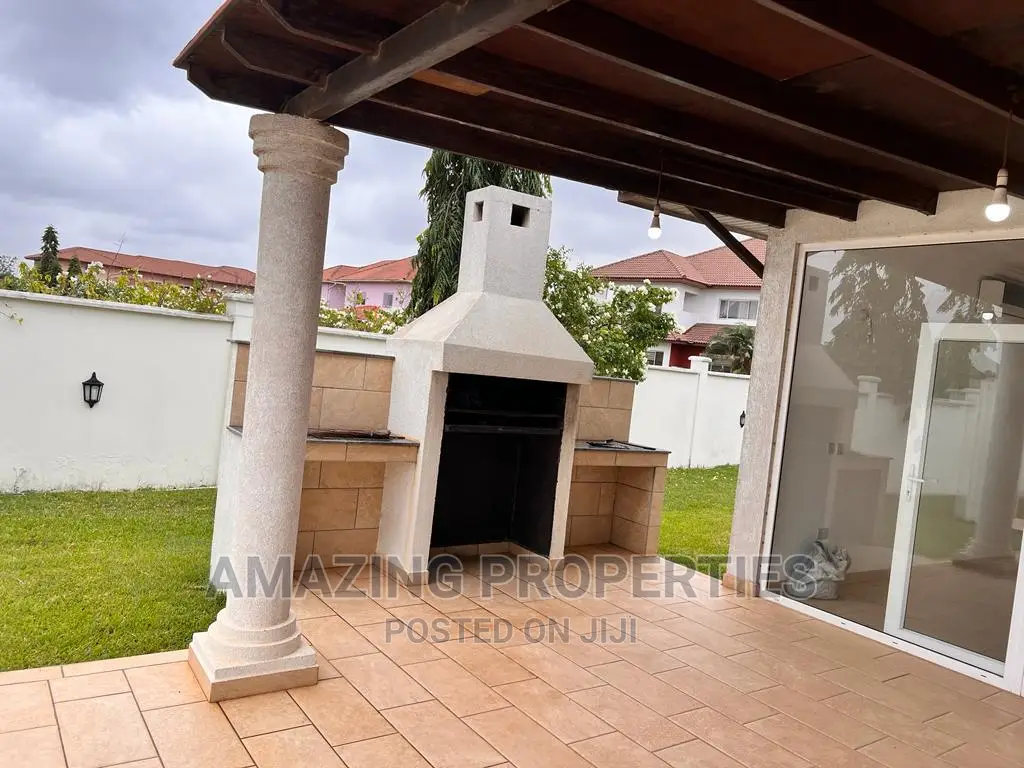 5bdrm House in Adjiriganor for sale