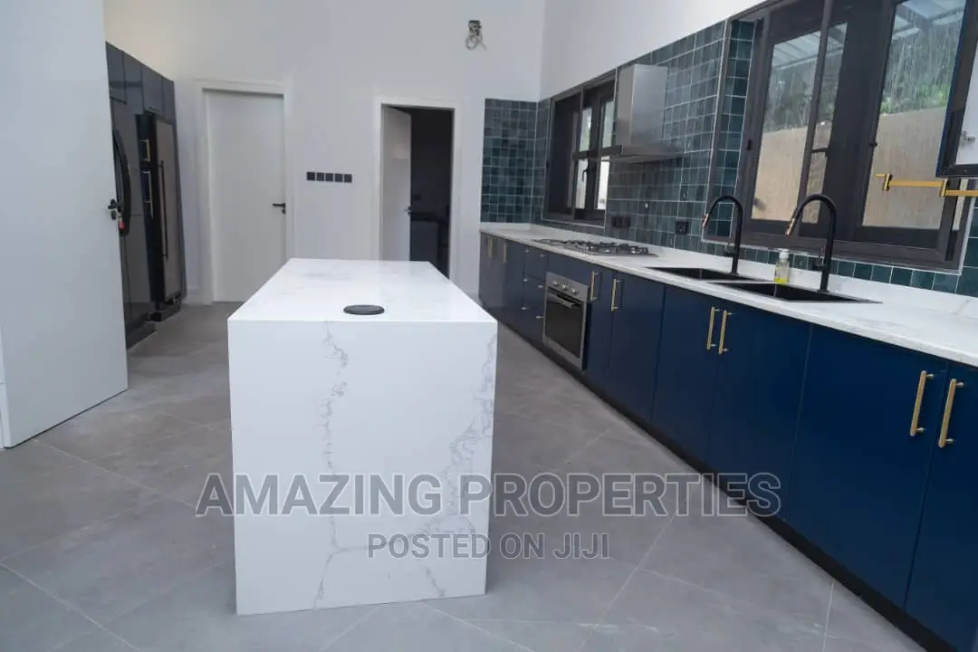 5bdrm House in Labone for sale
