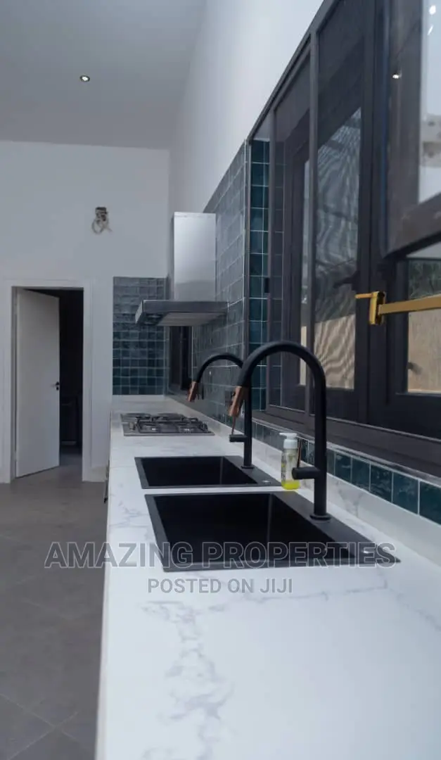 5bdrm House in Labone for sale