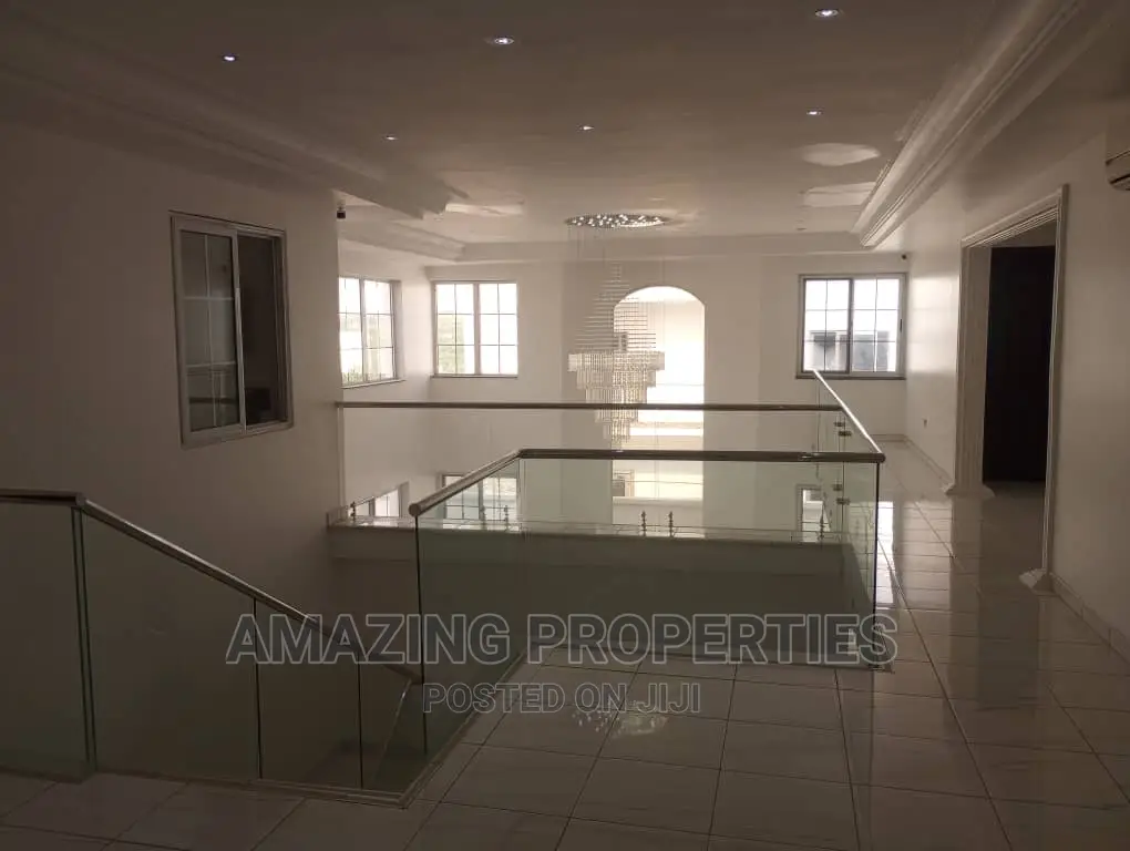 7bdrm House in Airport Residential Area for sale