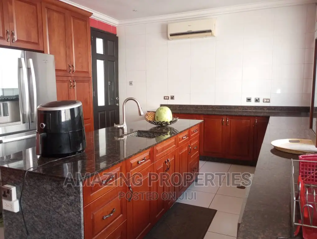 7bdrm House in Airport Residential Area for sale