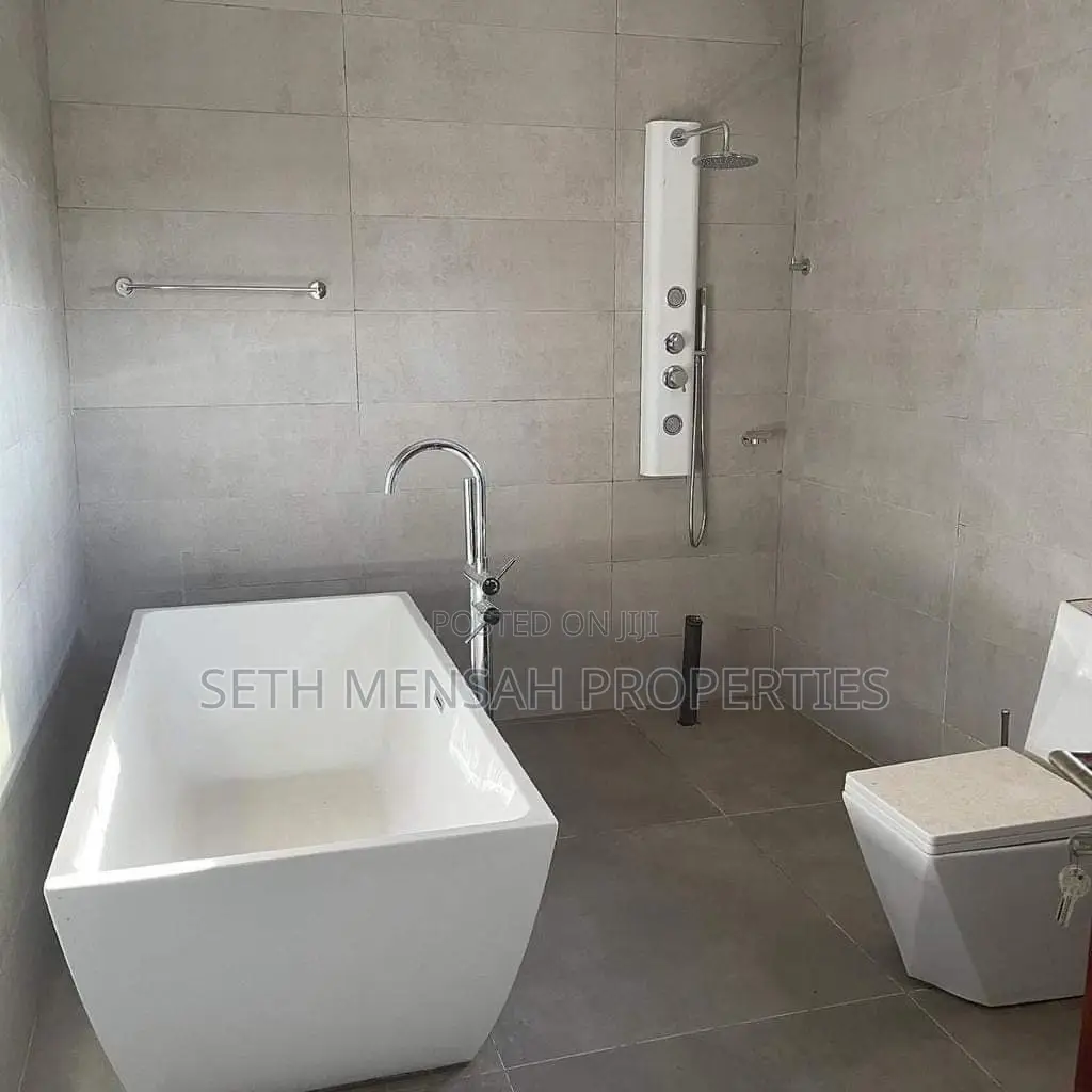 4bdrm House in Adenta for sale