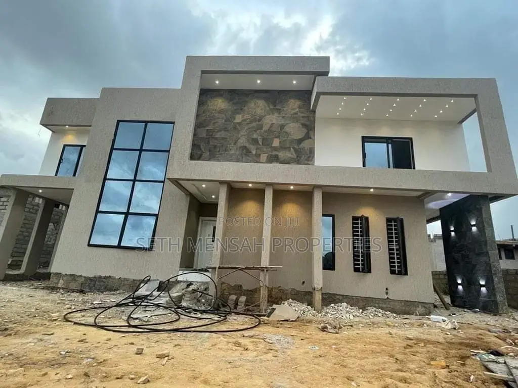 4bdrm House in Adenta for sale