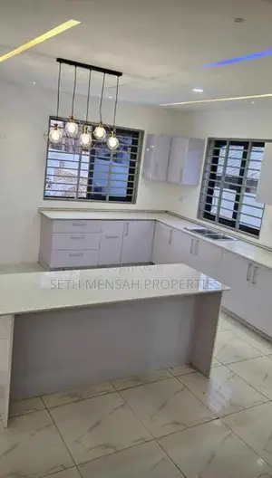 5bdrm House in Ashaley Botwe for sale