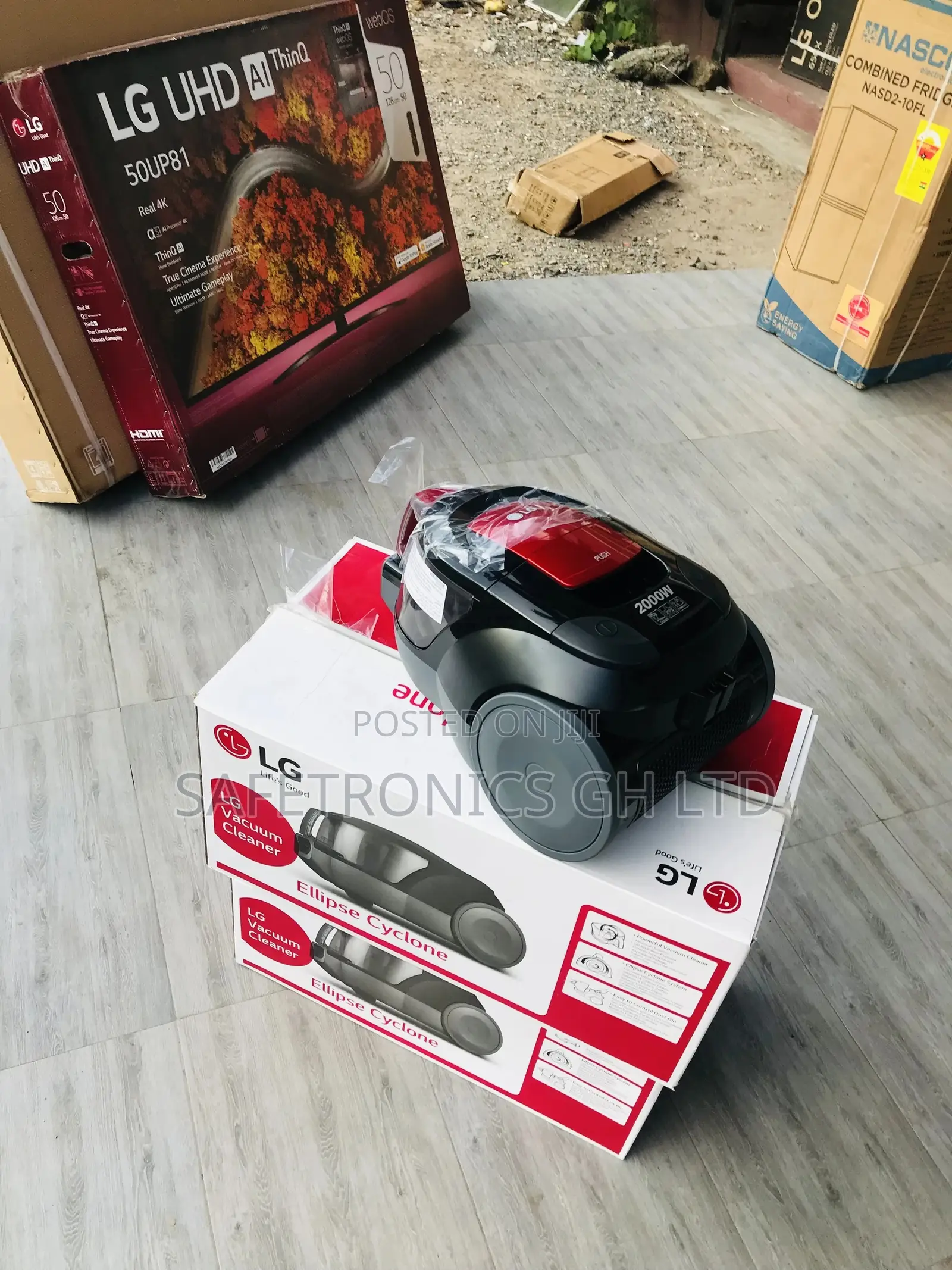 Great Lg 2000W Vacuum Cleaner Red/White Electric VC5420NNTR