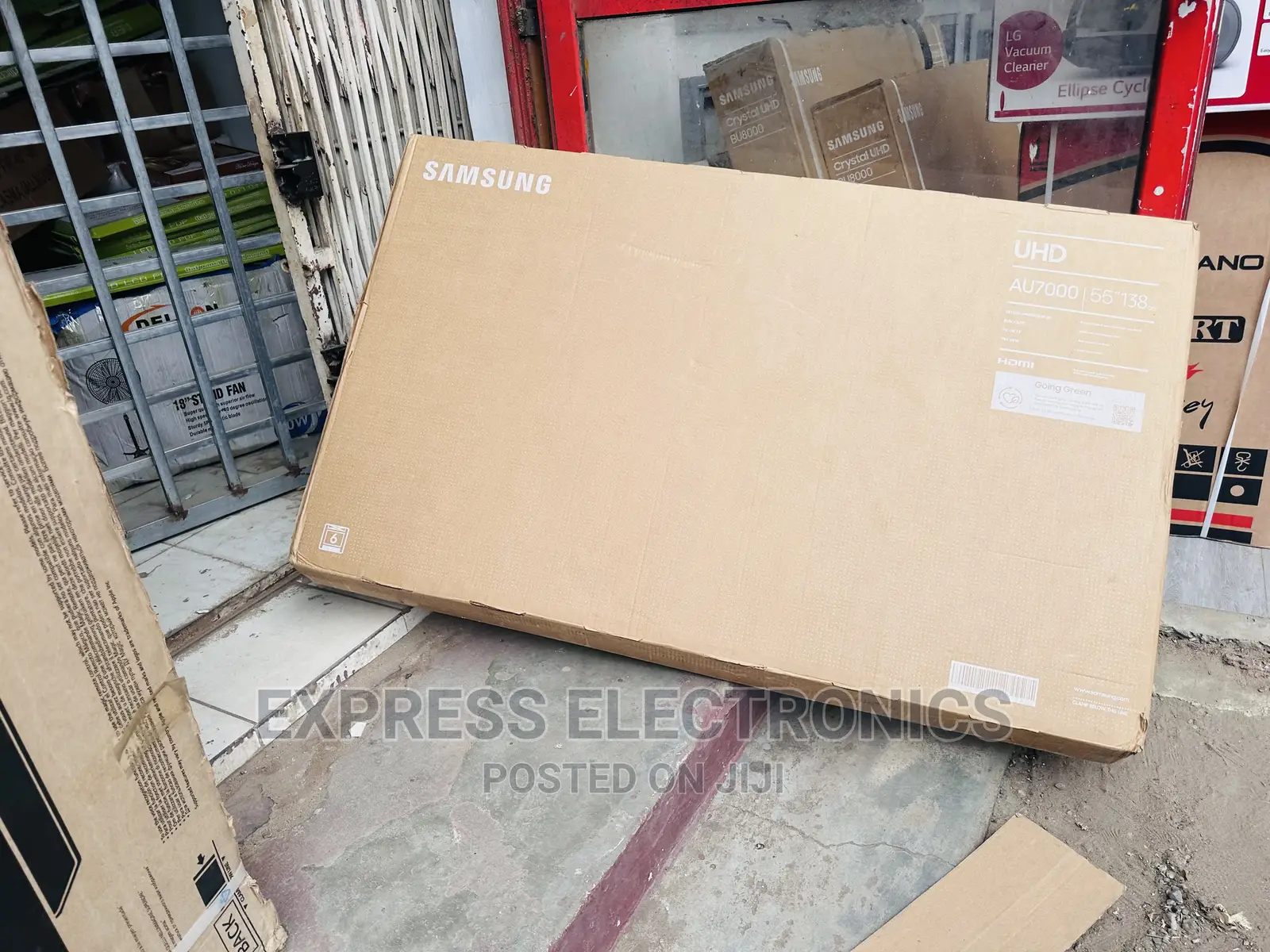 Various and Fast Connections Samsung UHD Smart 55”Au7000