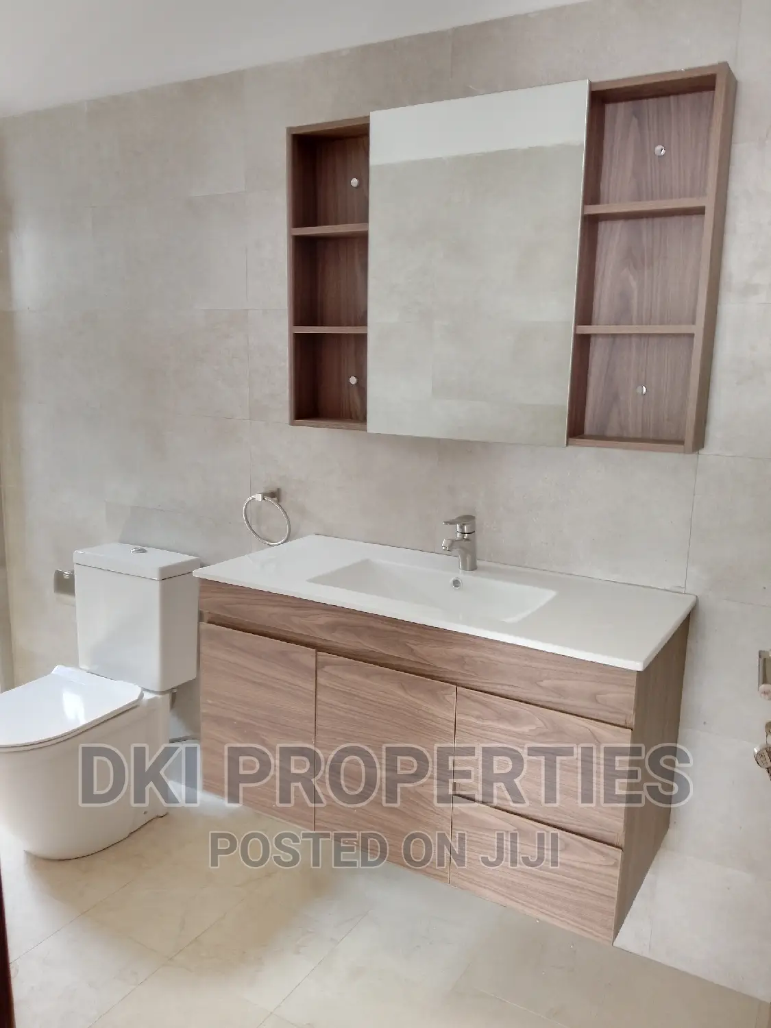 3bdrm House in Dki Properties, Oyibi for sale