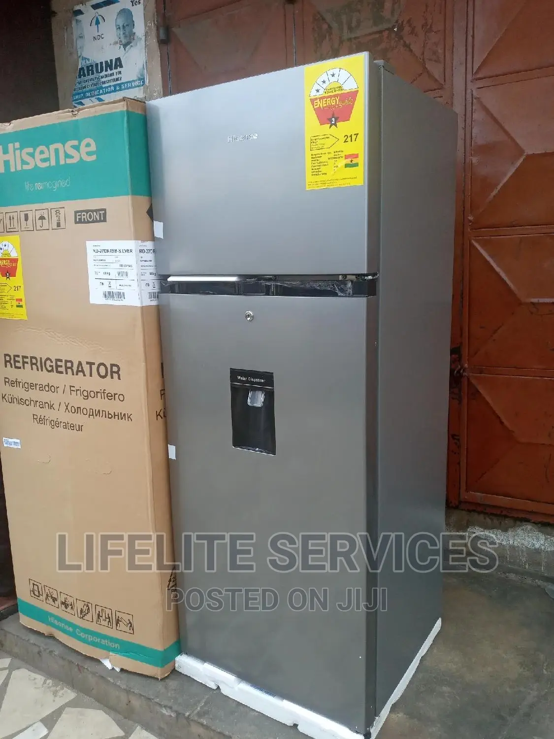 Hisense Top Freezer Fridge + Dispenser 205l