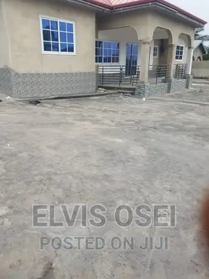 4bdrm House in Fulani Junction, Weija for sale