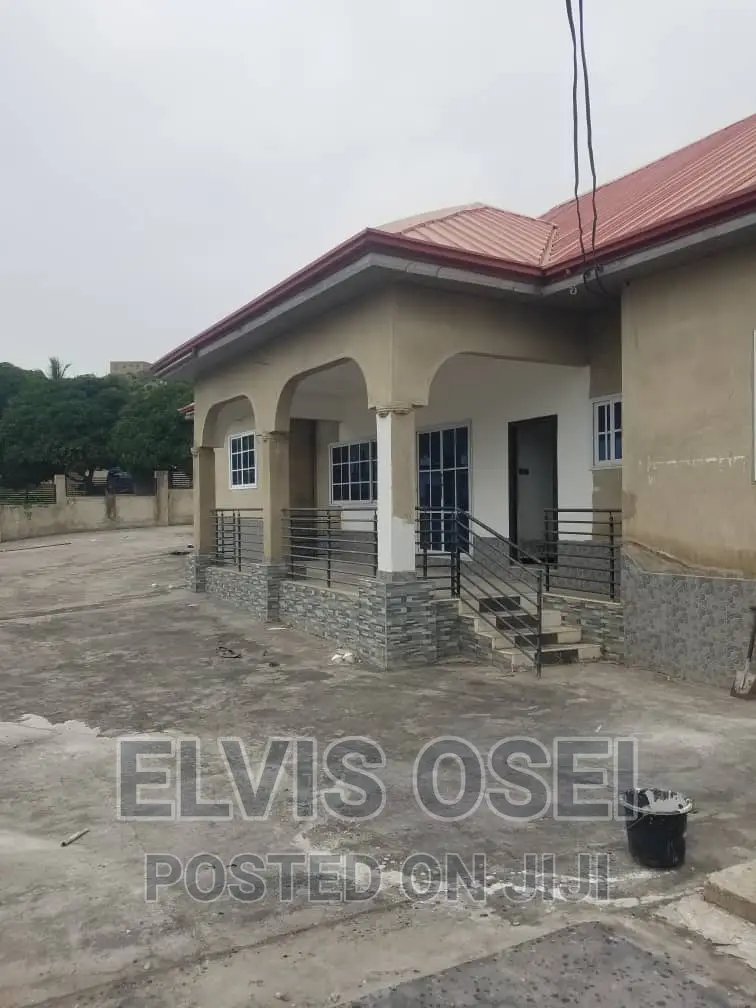 4bdrm House in Fulani Junction, Weija for sale