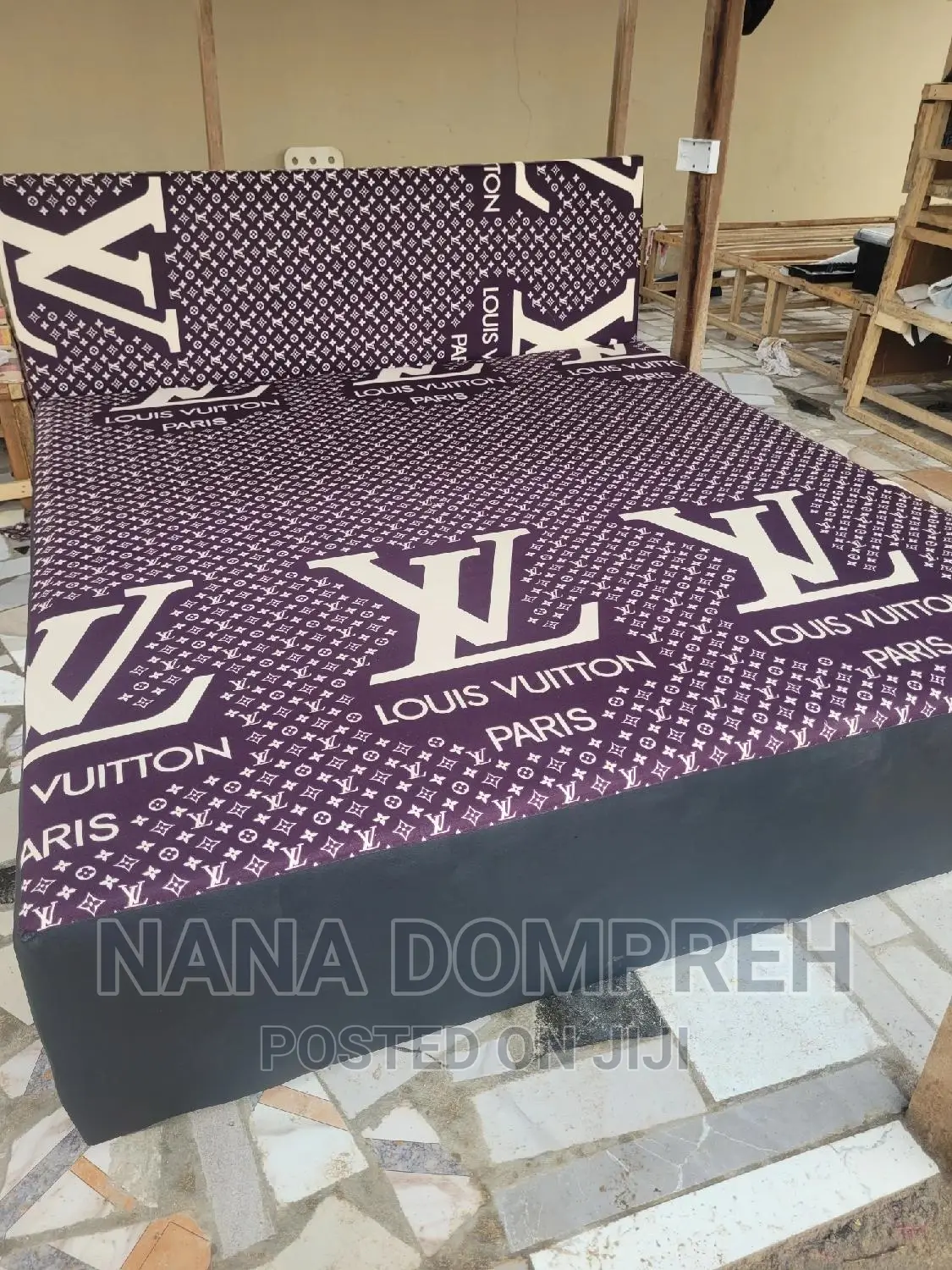 Inbuilt Queen Size Bed
