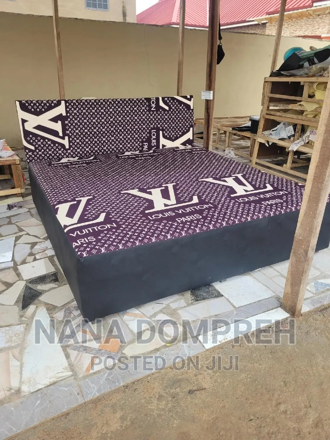 Inbuilt Queen Size Bed