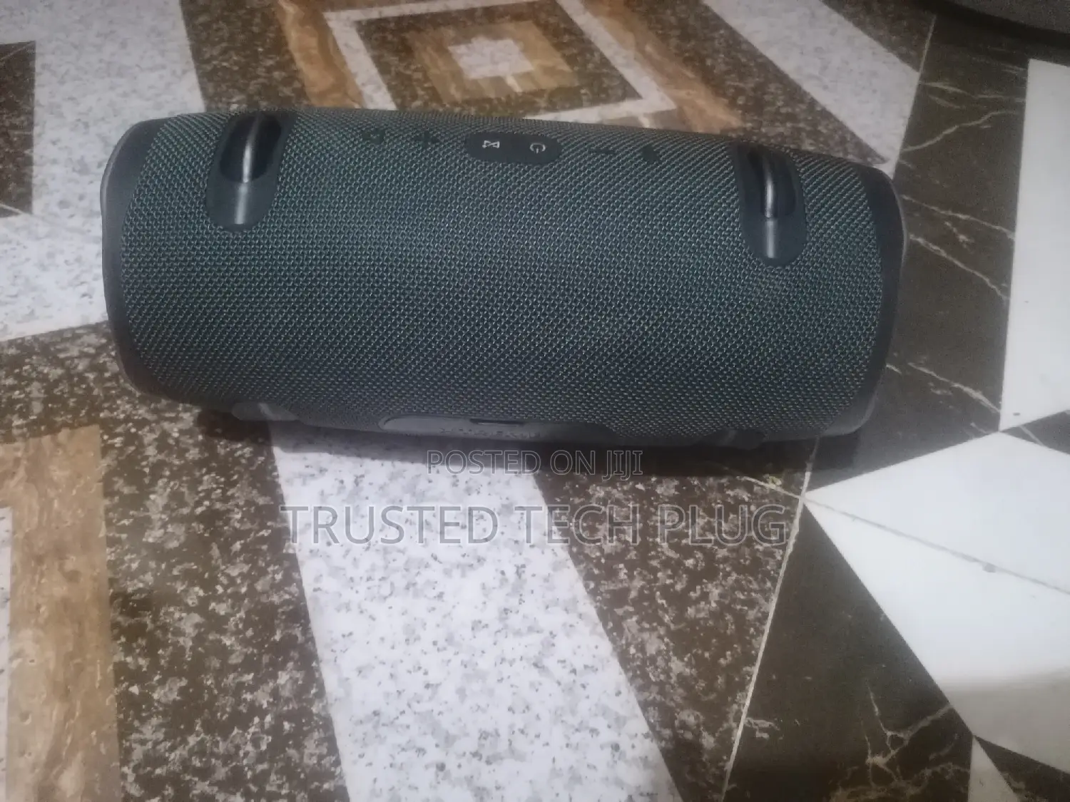 Preowned Rechargeable JBL Extreme 2 Bluetooth Speaker 4sale