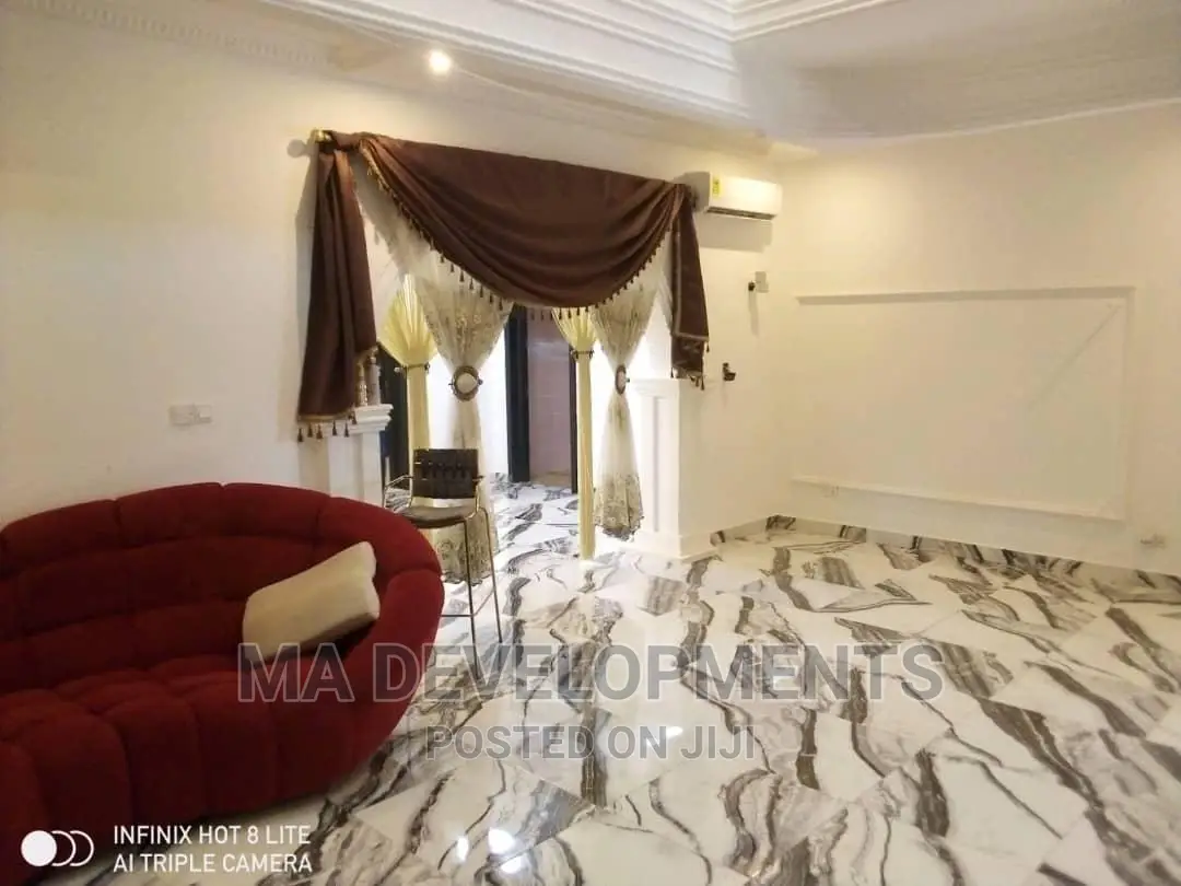 8bdrm Maisonette in Ma Developments, Tema Metropolitan for sale