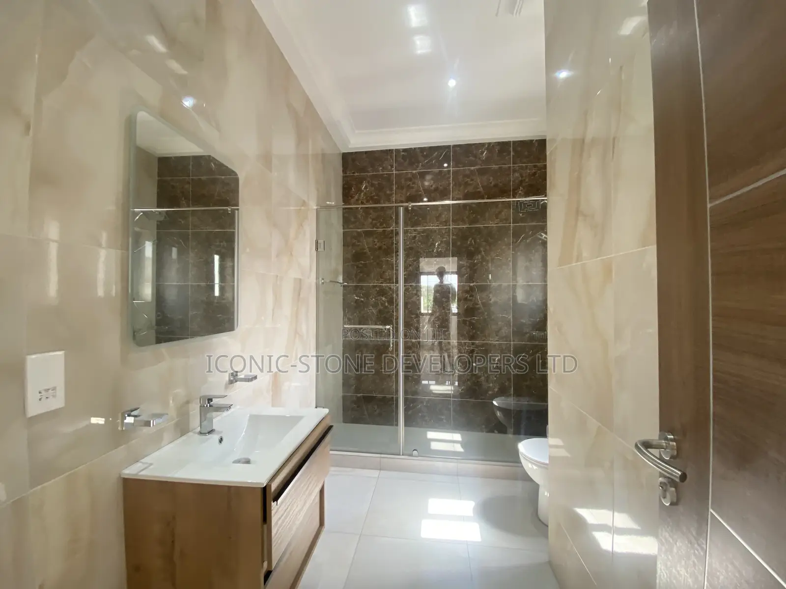 4bdrm Mansion in American House, East Legon for sale