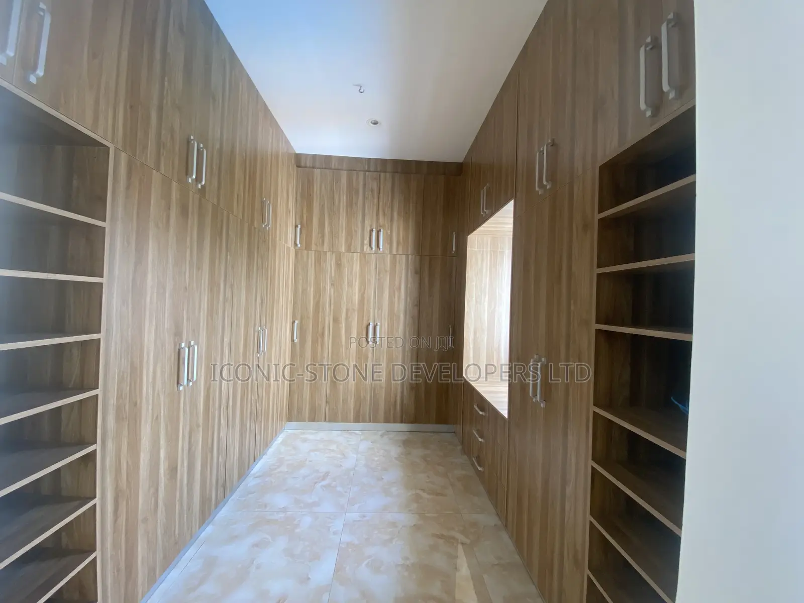 4bdrm Mansion in American House, East Legon for sale